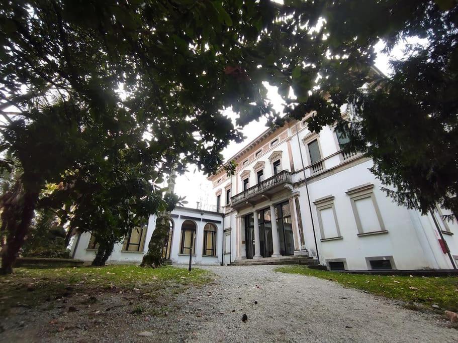 Casa Zia Luisa Apartment เลคโค ภายนอก รูปภาพ